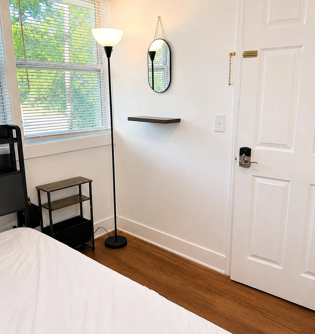 3 bed, 1.0 bath, 532 sqft, $1,001 — Photo 1