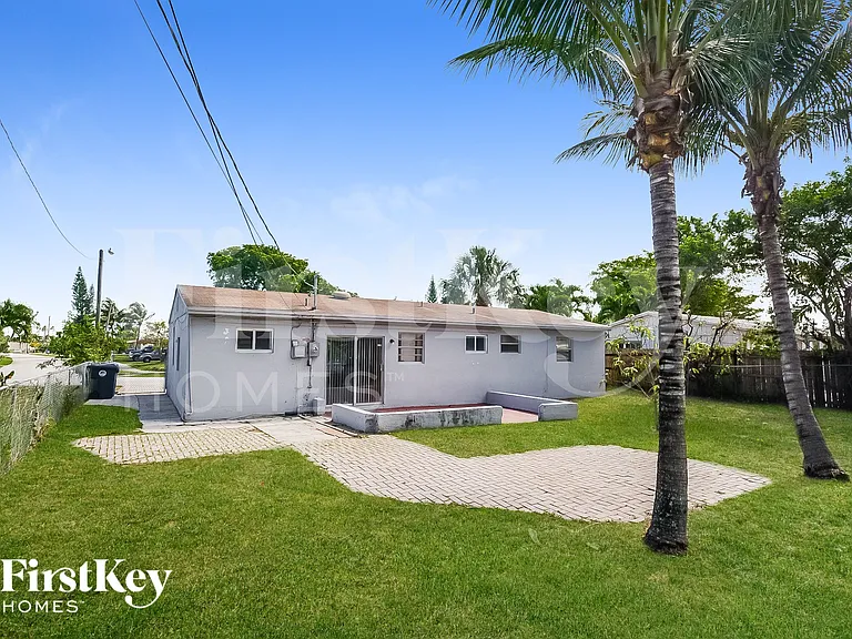 6820 SW 16th Ct — Photo 15
