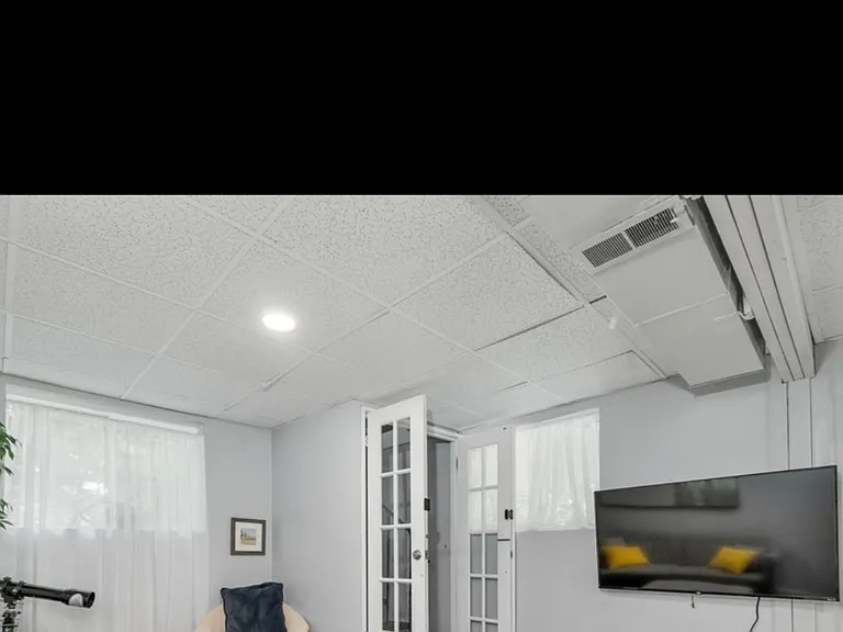 8 Little Shore Dr — Photo 3