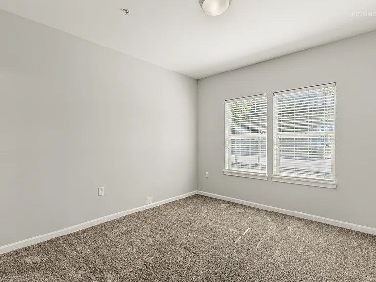 Keizer Station Apartments — Photo 6