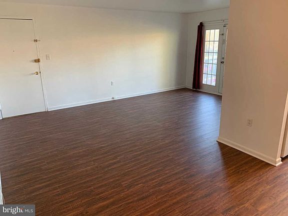 3rd image of 9493 Fairfax Blvd APT 201