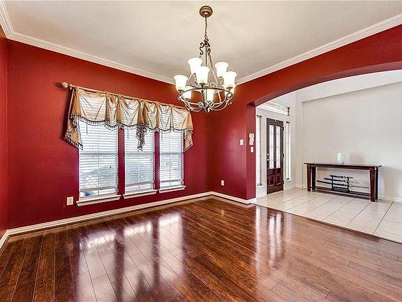 5th image of 423 Persimmon Dr