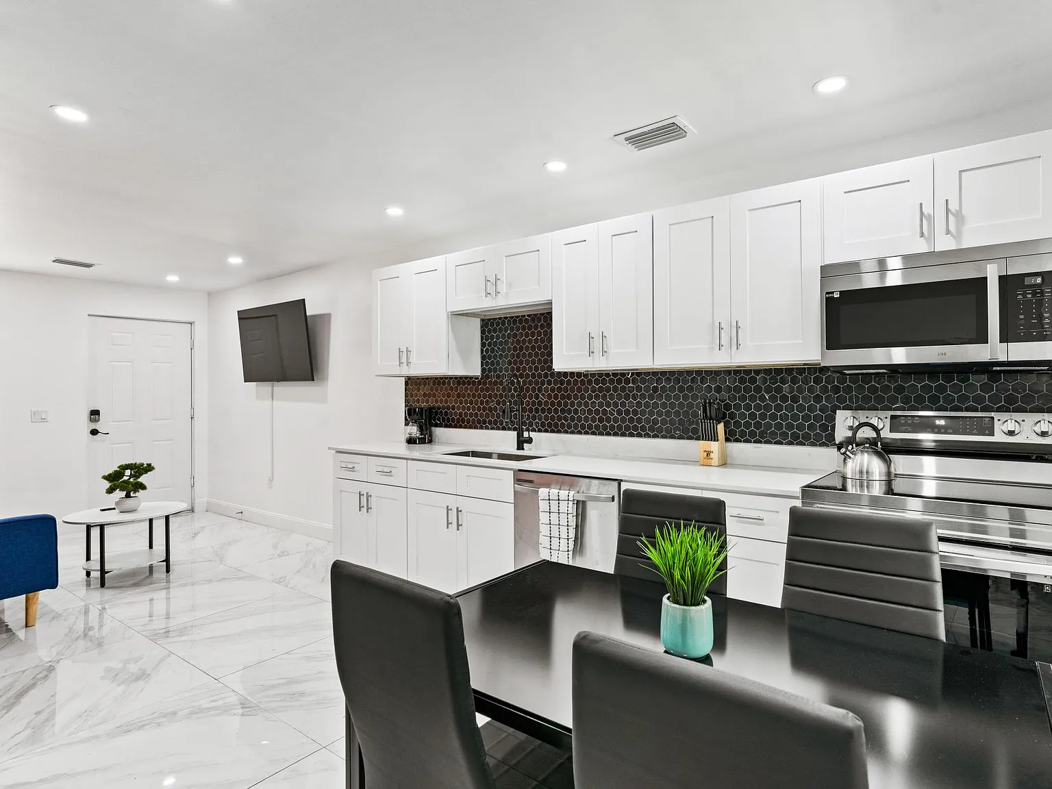 1 bed, 700 sqft, $1,690 — Photo 4