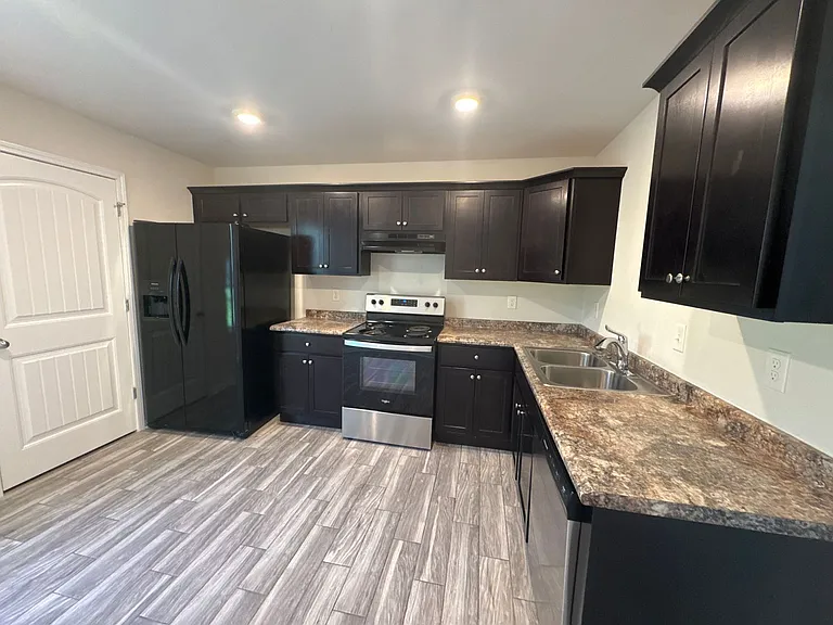 1605 Gambill Wood Dr — Photo 21
