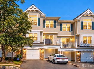 1092 Shadowlawn Dr, Green Brook, NJ 08812