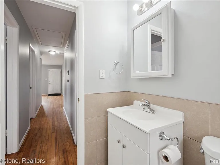 23583 Columbus Ave — Photo 15