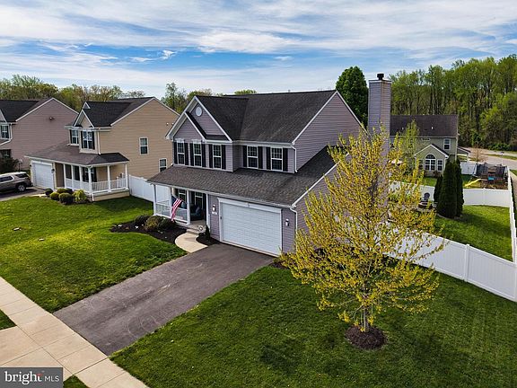 4th image of 102 Fair Brook Way