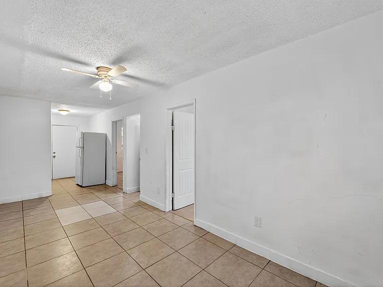 2734 NW 15th St #1 — Photo 3