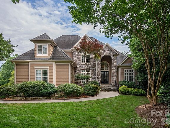 3rd image of 12509 Pine Valley Club Dr