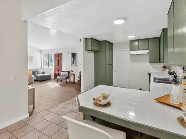 945 E St, Ramona, CA 92065
