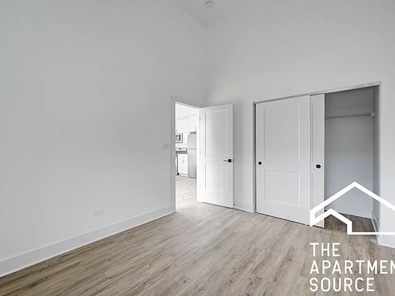 4th image of 4709 N Artesian Ave #2-6