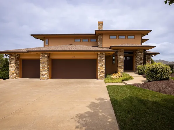 242 Bramble Bend Ct, Lawrence, KS 66049