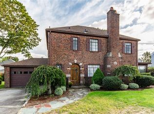 30 Superior View Blvd, North Providence, RI 02911