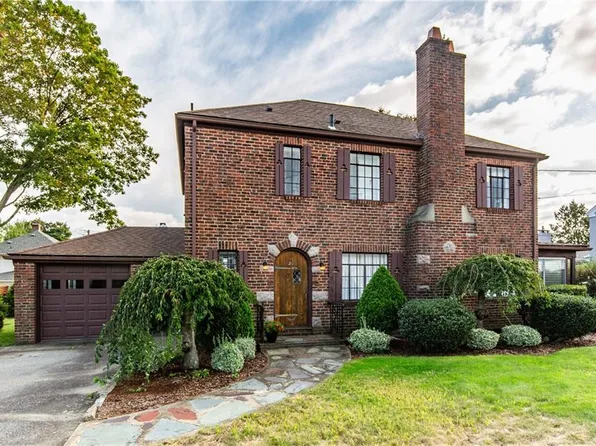 30 Superior View Blvd, North Providence, RI 02911