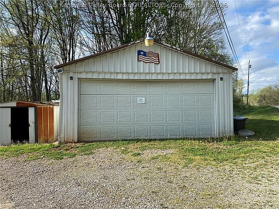 4th image of 1305 Linda Ln