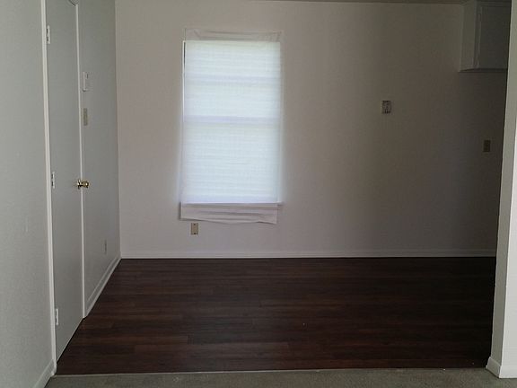3rd image of 209 W Hoover Ave