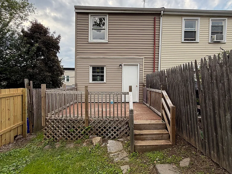 324 W Chestnut St — Photo 12