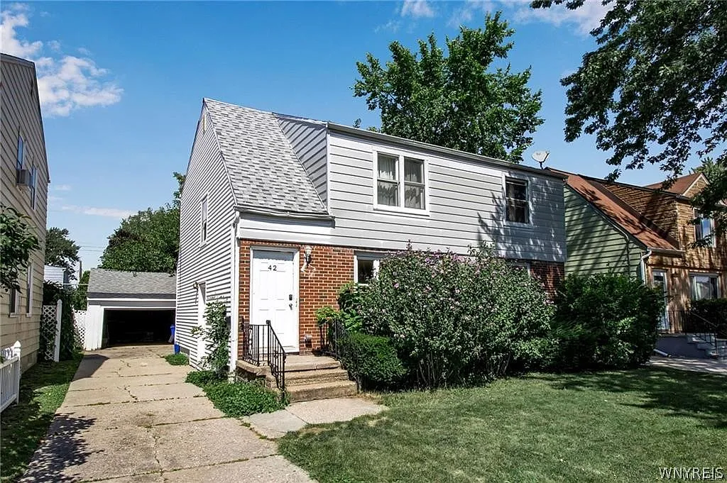 42 Layton Ave photo 1