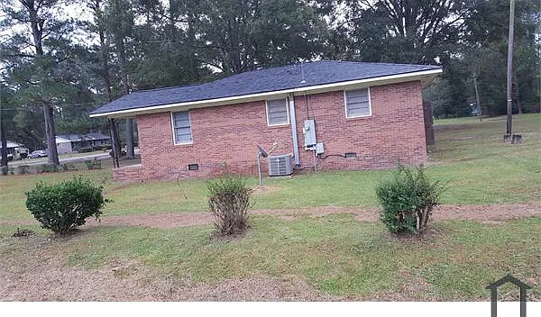 157 Pringle Dr — Photo 2