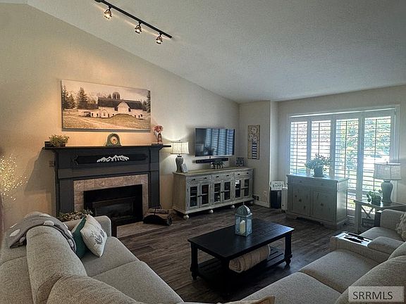 4th image of 3525 Sun Cir