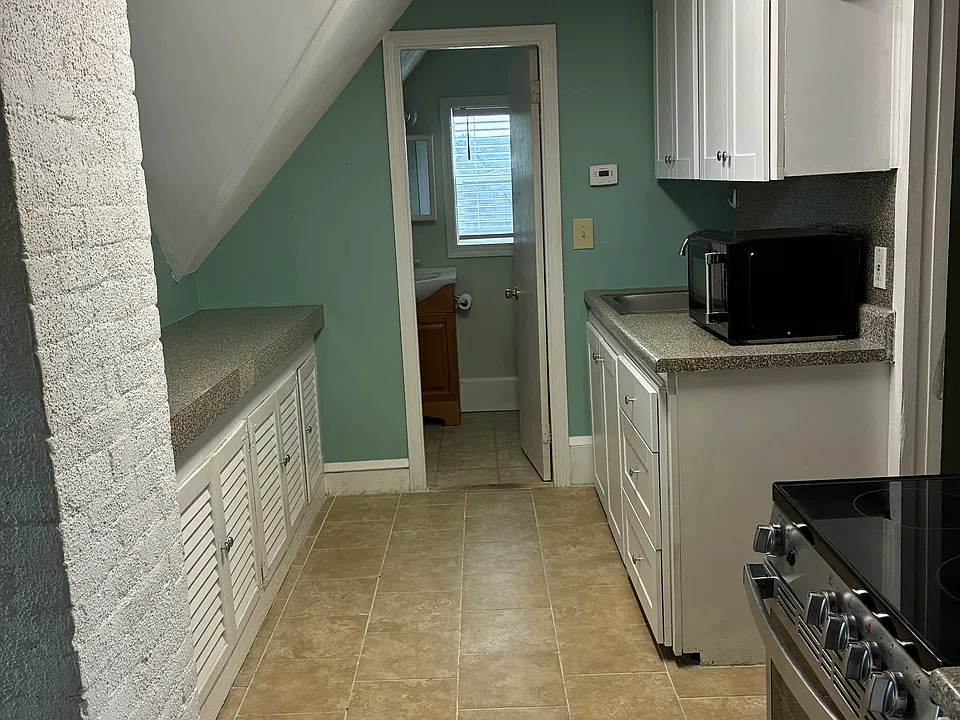 121 Maple Ave #3