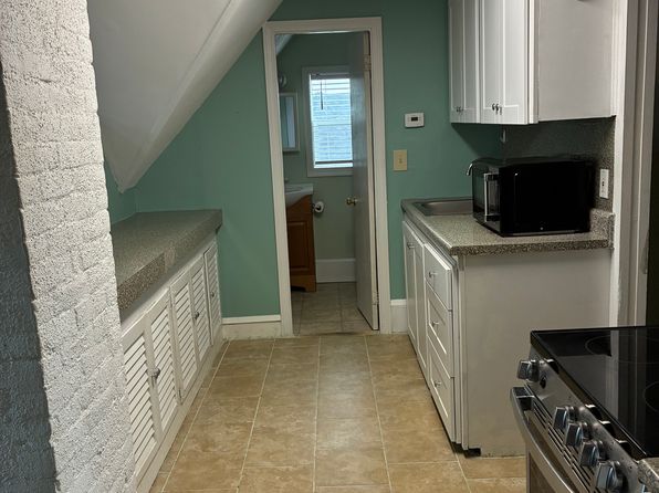 121 Maple Ave APT 3