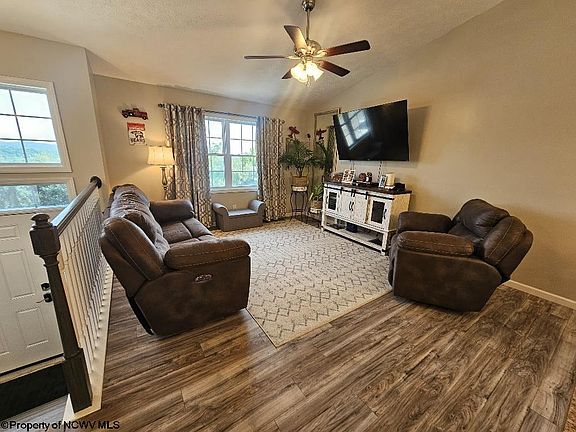 3rd image of 137 Ashbury Ln