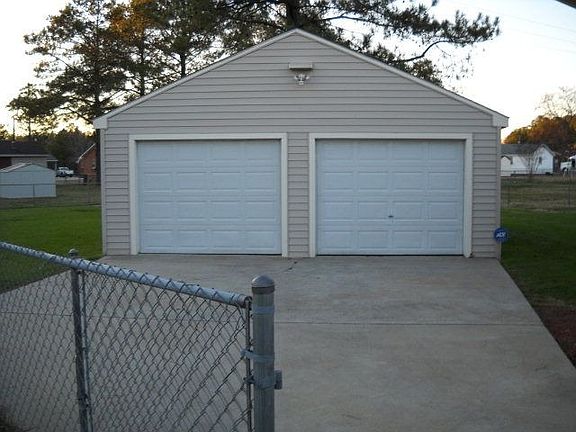 3rd image of 2708 Blanche Ln