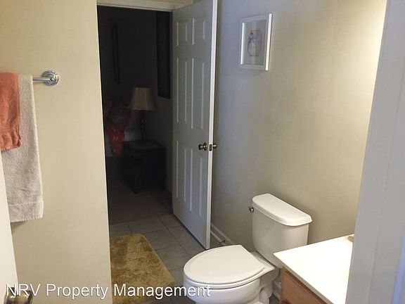 3rd image of 3016 Shire Cir