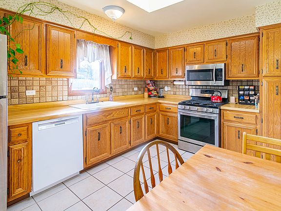 3rd image of 8819 Danbury Ln