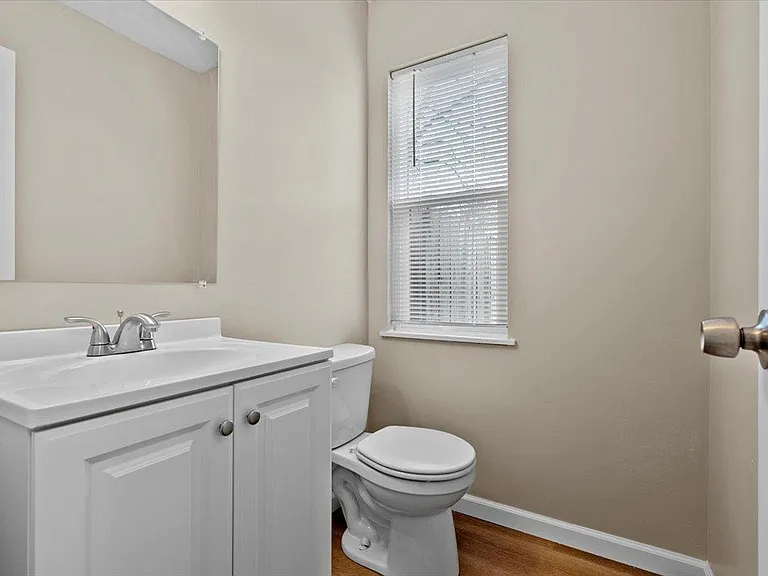 811 Thornton St — Photo 13