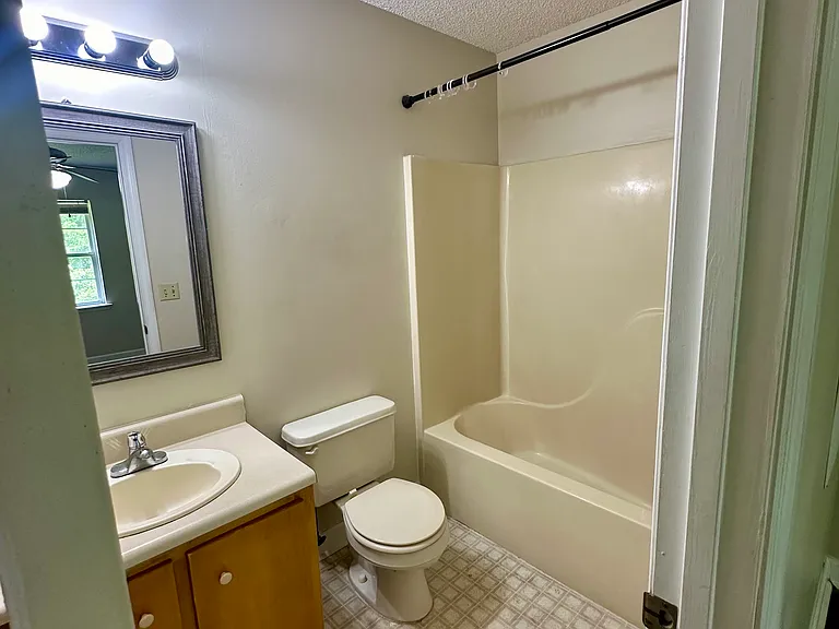 140 Talbot Ct #140 — Photo 12