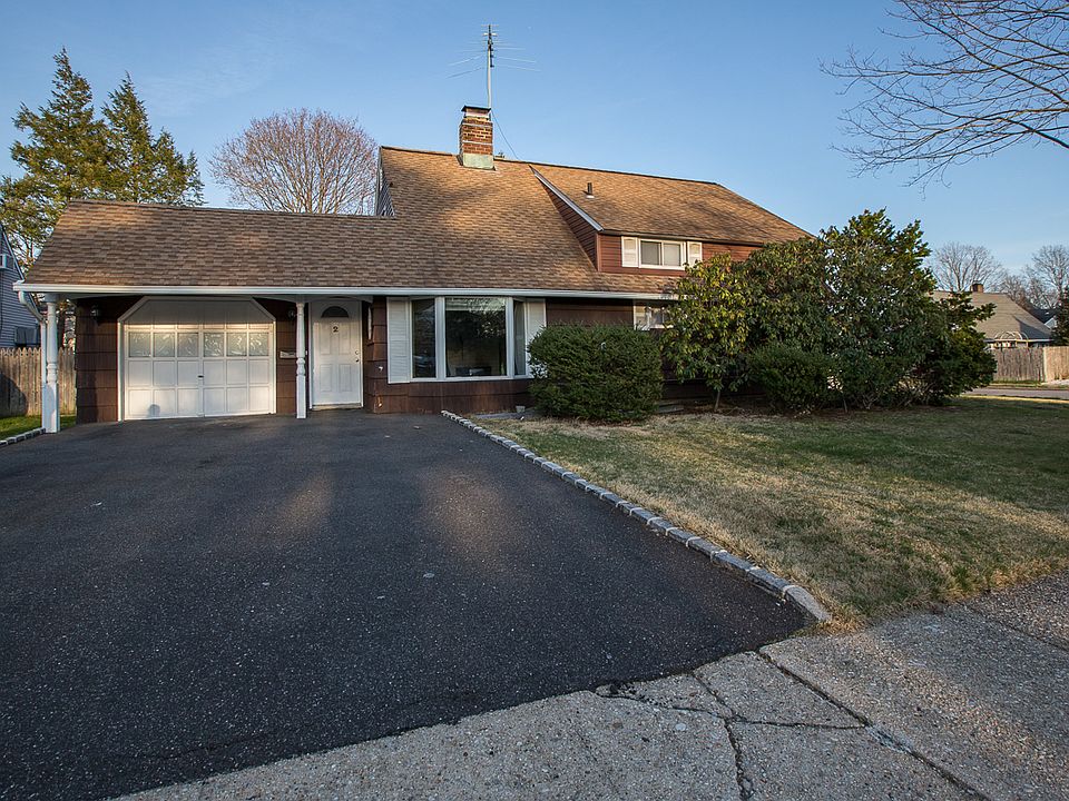 1st image of 2 Bridle Ln