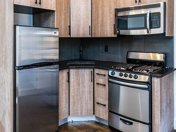 2nd image of 415 Suydam St #4L