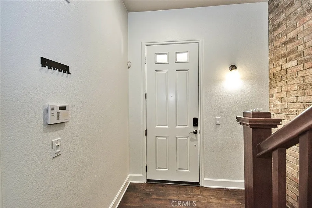 2 bed, 4.0 bath, 2228 sqft, $4,200 — Photo 2