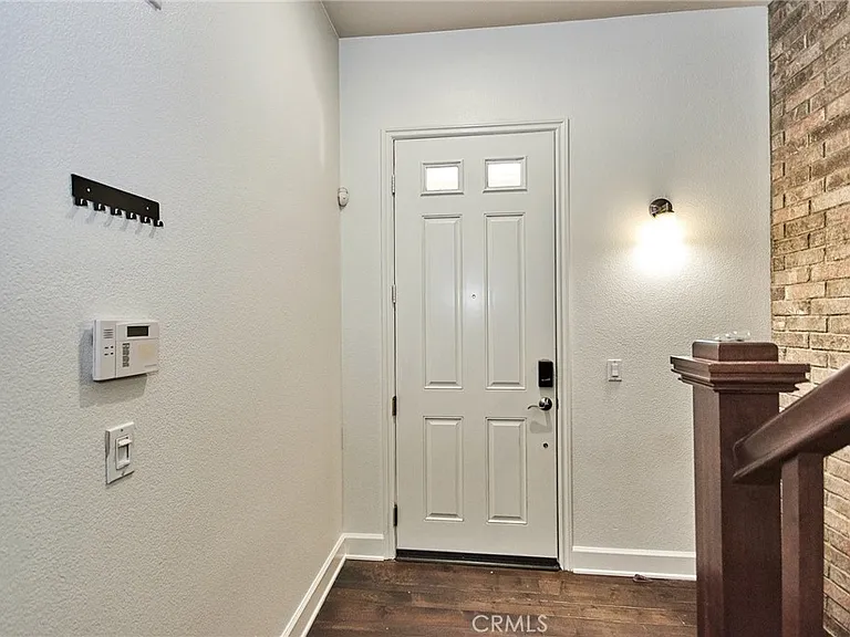 15 Vantis Dr — Photo 2
