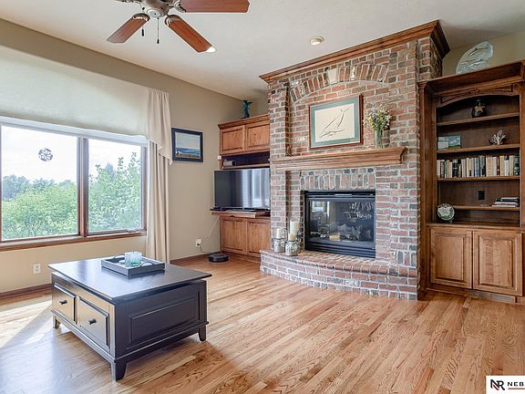 5th image of 303 Longwood Dr