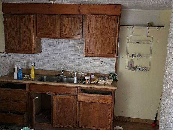 3rd image of 1456 E 250th St