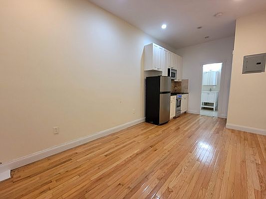 3rd image of 413 W 56th St APT 4