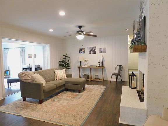 4th image of 1100 Lenora Ln