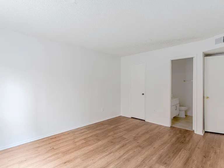 Chatsworth Rent This Now — Photo 36