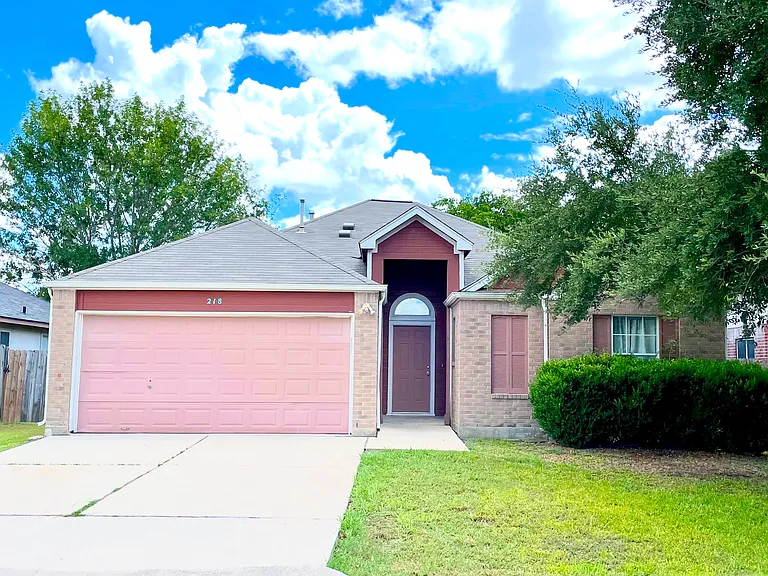218 Sunshadow Dr — Photo 1
