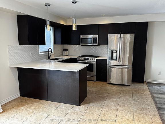 2nd image of 77 White Cres