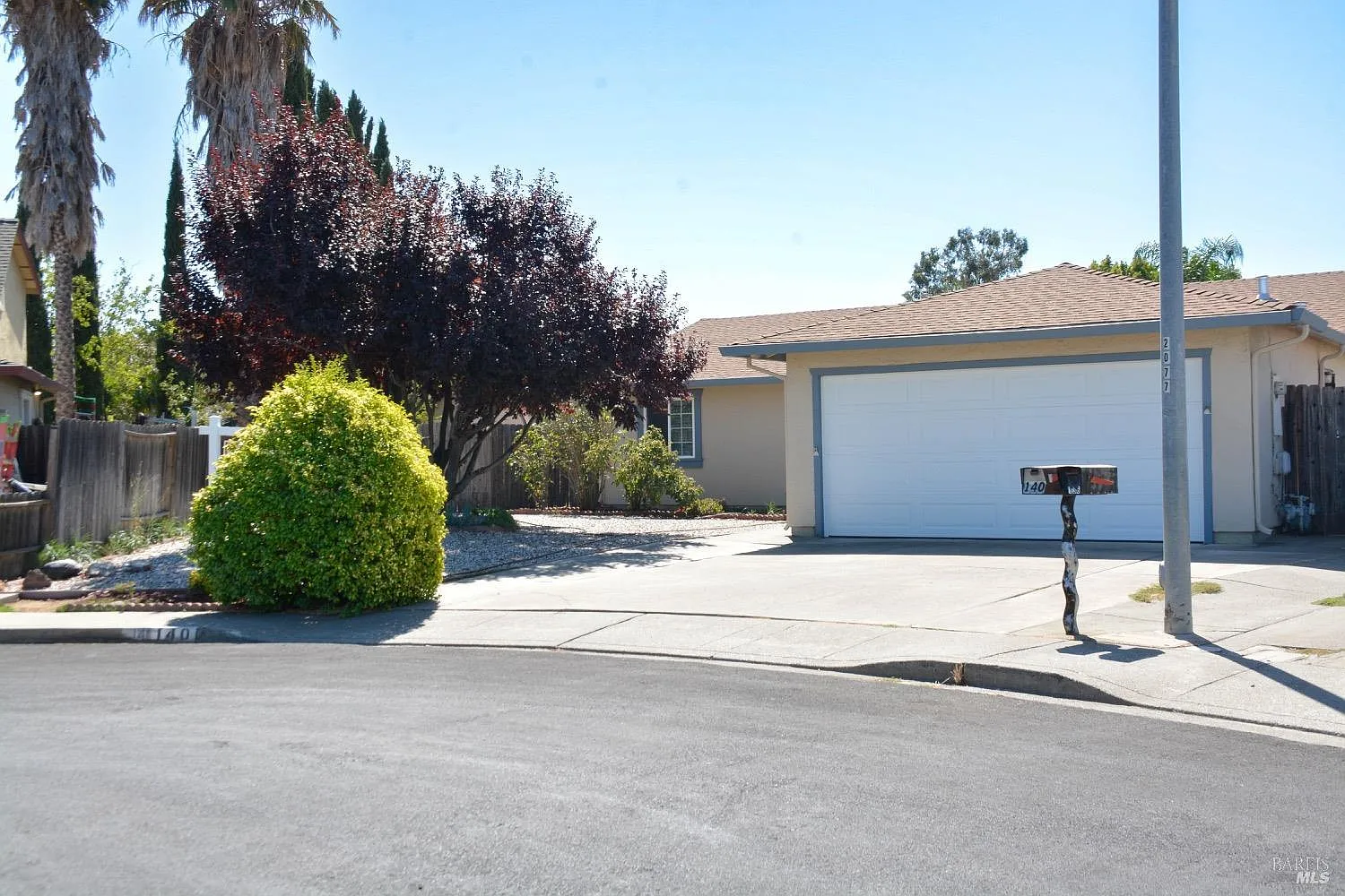 140 Weymouth Court photo 1