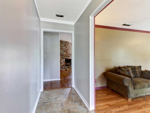 5th image of 1676 Briarwood Ln