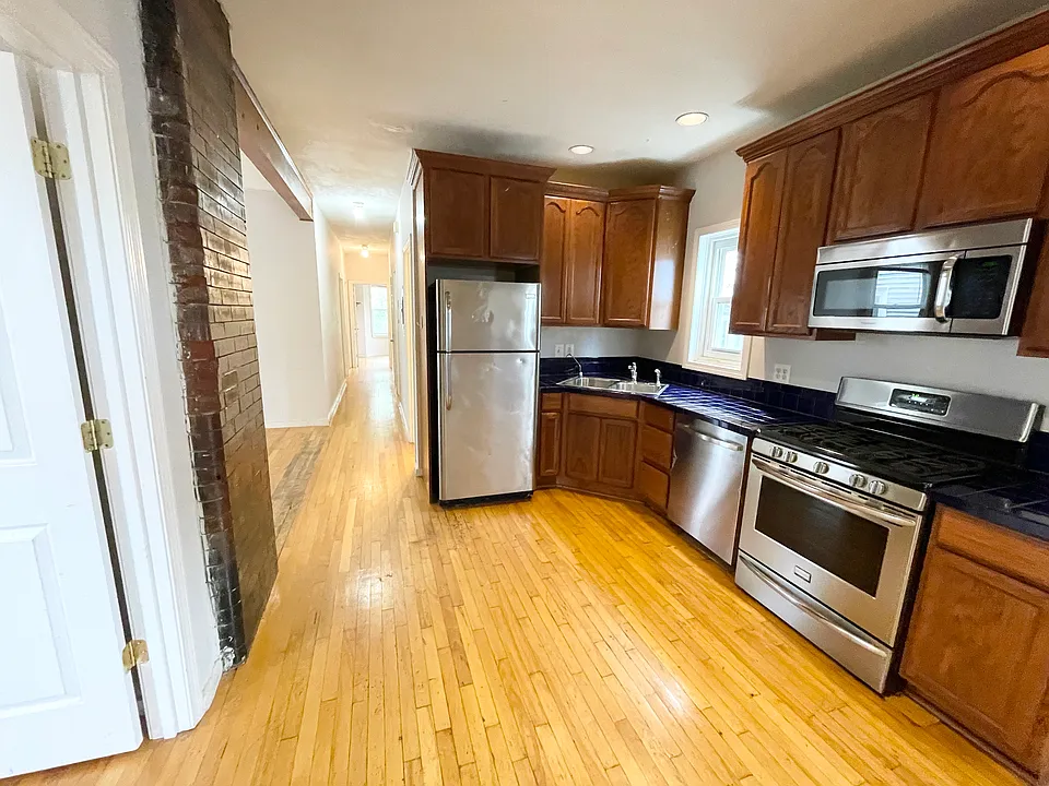 7 Iroquois St #2D