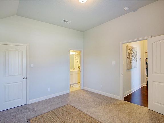 5th image of 1687 Fraser Dr