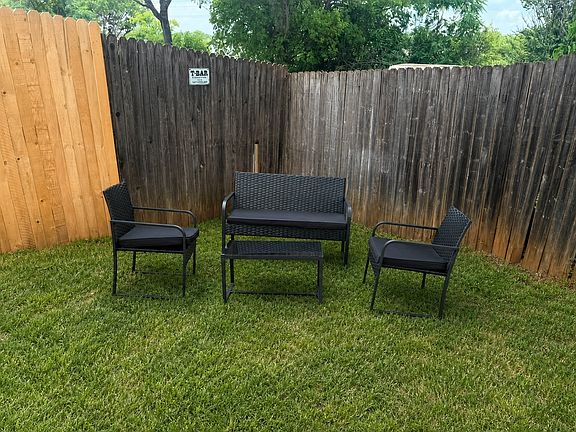 3rd image of 3825 Oak St #1