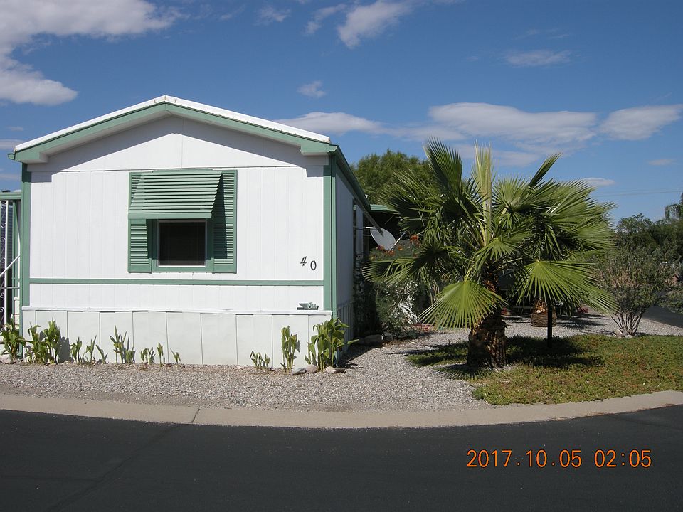 curb view, nicely landscaped