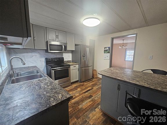 4th image of 130 Susan Rd